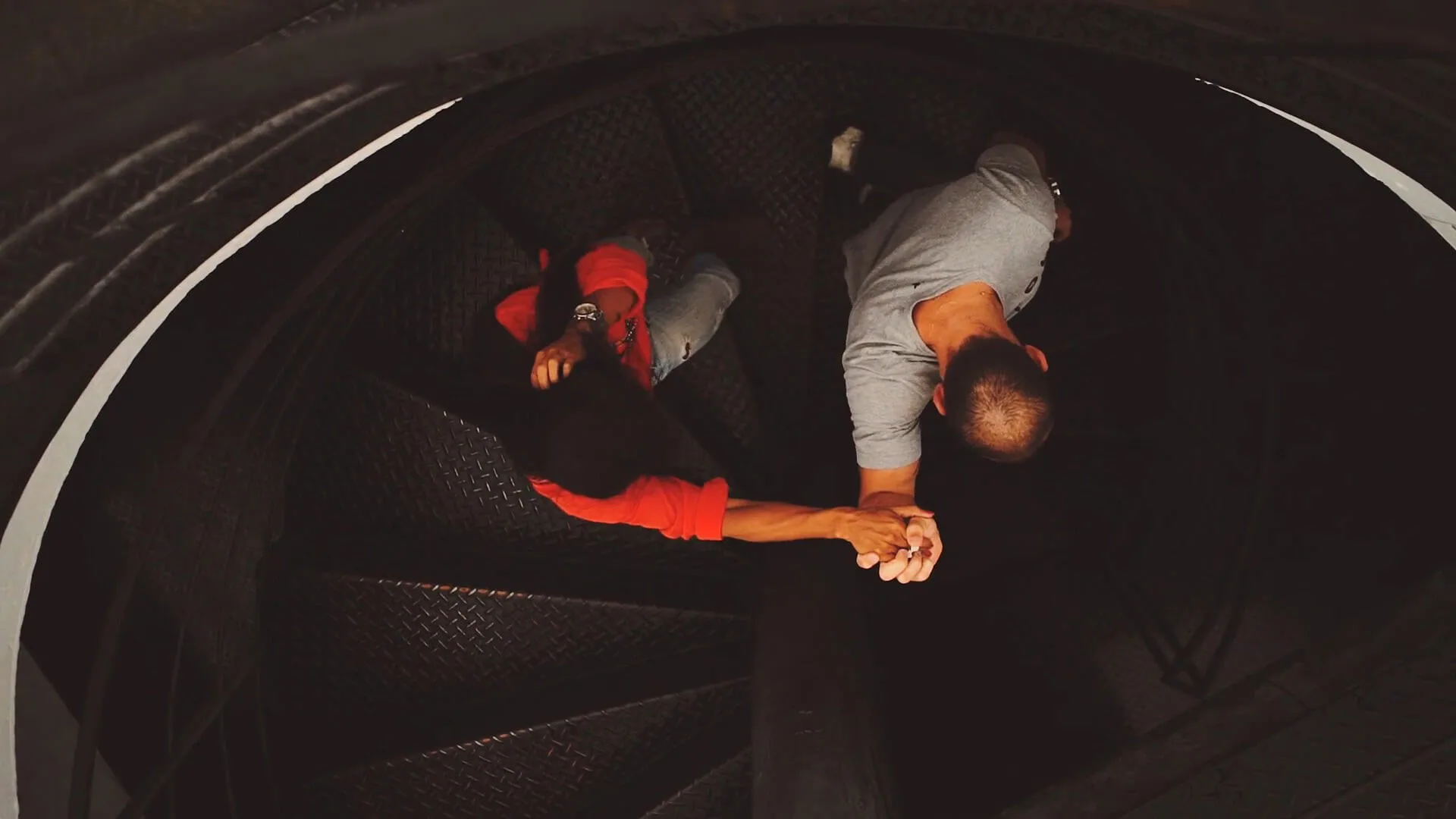 Laura-Paulo-Trailer-HD.mp4.00_05_14_17.Still012
